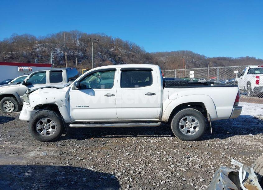 Photo 14 of 2011 Toyota Tacoma DOUBLE CAB (VIN 3TMLU4EN0BM064052)