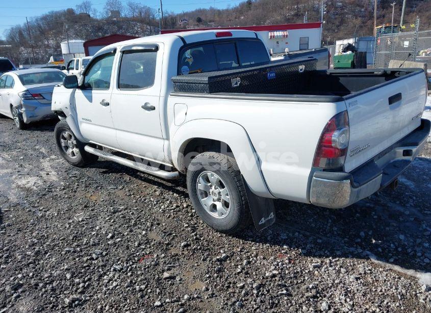 Photo 2 of 2011 Toyota Tacoma DOUBLE CAB (VIN 3TMLU4EN0BM064052)