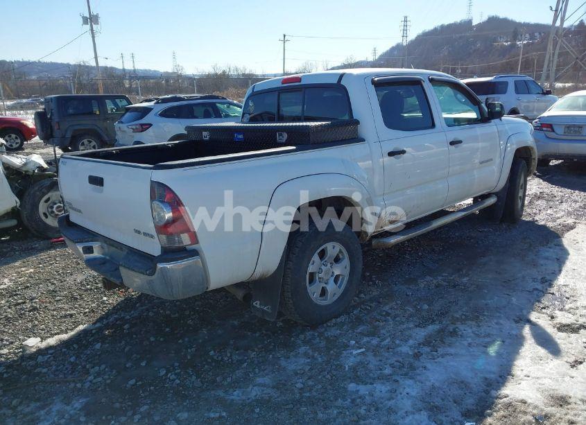Photo 3 of 2011 Toyota Tacoma DOUBLE CAB (VIN 3TMLU4EN0BM064052)