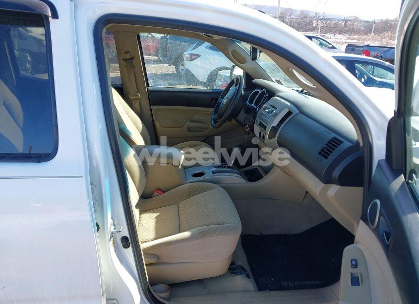 Photo 4 of 2011 Toyota Tacoma DOUBLE CAB (VIN 3TMLU4EN0BM064052)