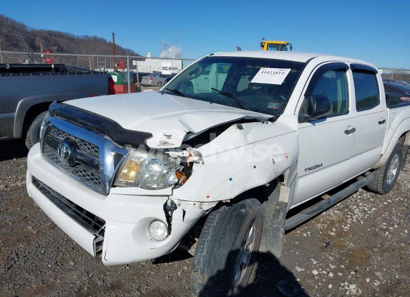 Photo 5 of 2011 Toyota Tacoma DOUBLE CAB (VIN 3TMLU4EN0BM064052)