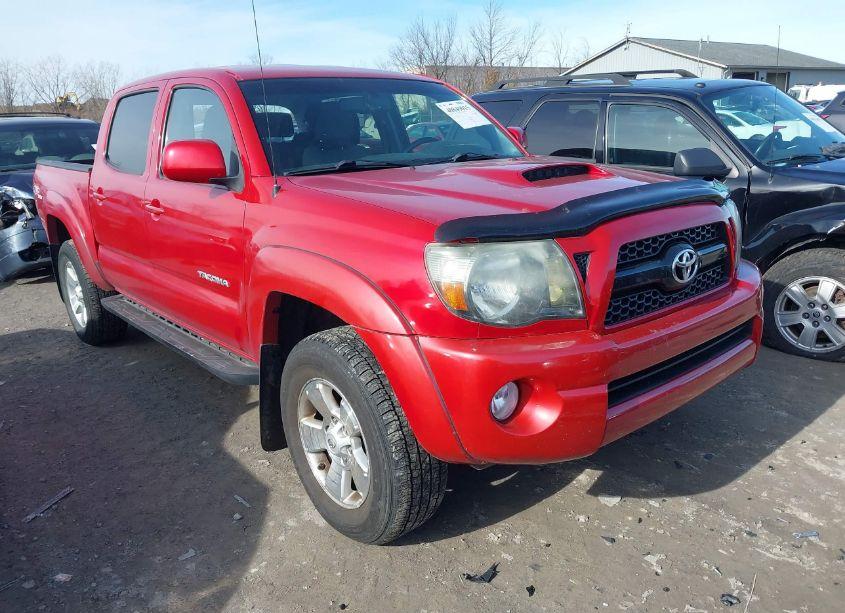 2011 Toyota Tacoma DOUBLE CAB (VIN 3TMLU4EN0BM070062) main photo