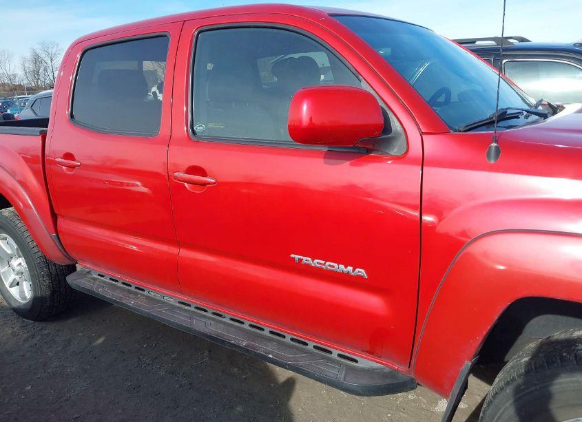 Photo 13 of 2011 Toyota Tacoma DOUBLE CAB (VIN 3TMLU4EN0BM070062)