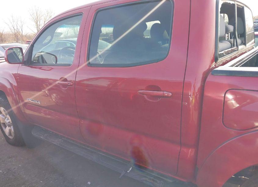 Photo 14 of 2011 Toyota Tacoma DOUBLE CAB (VIN 3TMLU4EN0BM070062)
