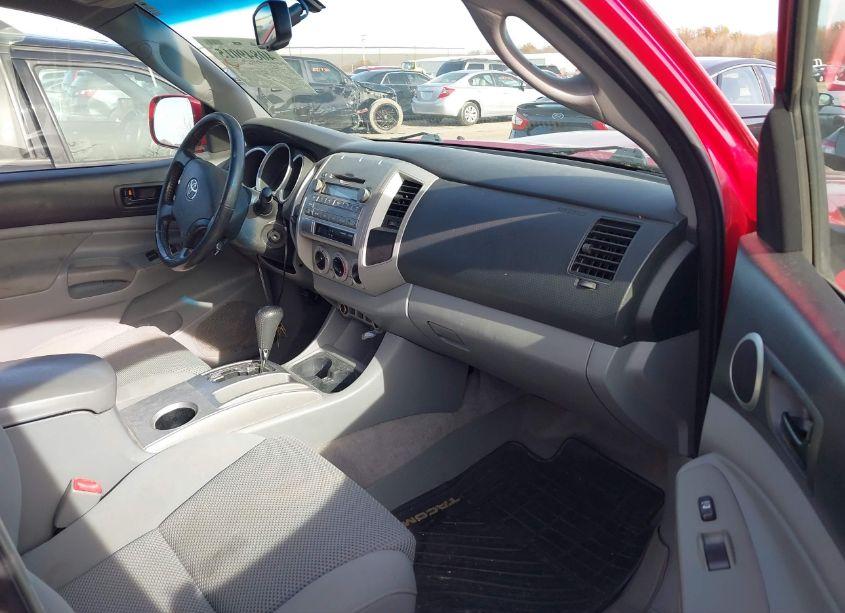 Photo 5 of 2011 Toyota Tacoma DOUBLE CAB (VIN 3TMLU4EN0BM070062)