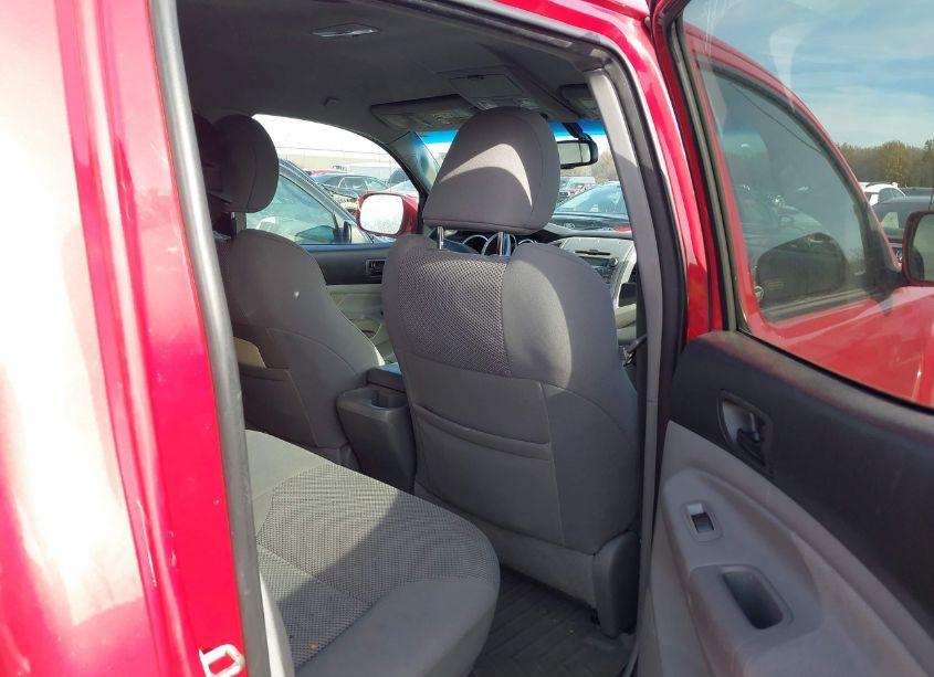 Photo 8 of 2011 Toyota Tacoma DOUBLE CAB (VIN 3TMLU4EN0BM070062)