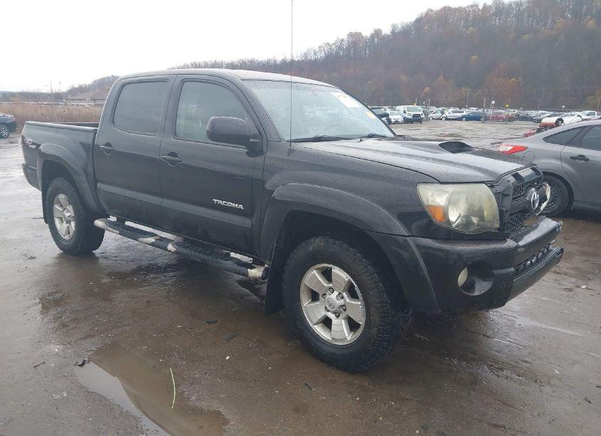 2011 Toyota Tacoma DOUBLE CAB (VIN 3TMLU4EN0BM080994) main photo