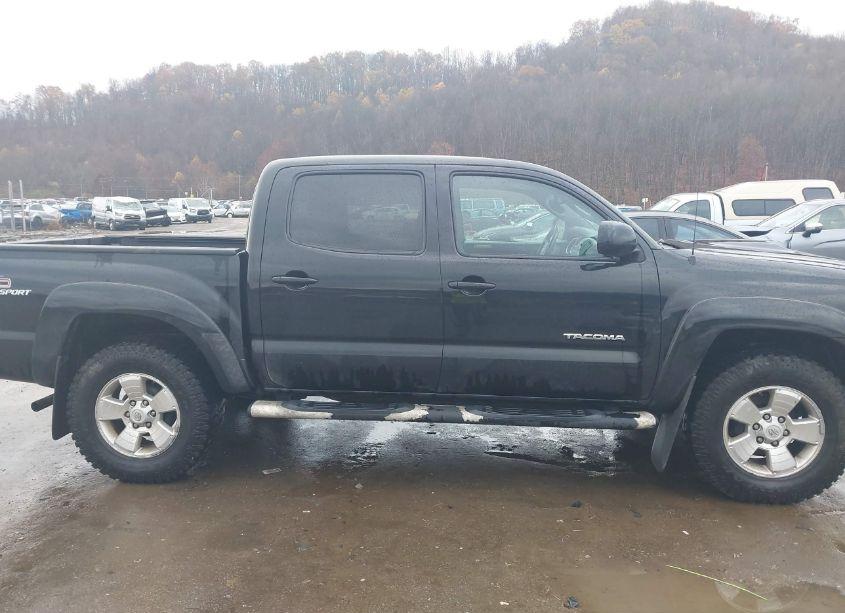 Photo 13 of 2011 Toyota Tacoma DOUBLE CAB (VIN 3TMLU4EN0BM080994)