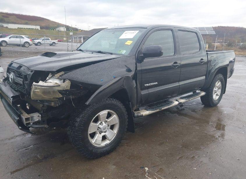 Photo 2 of 2011 Toyota Tacoma DOUBLE CAB (VIN 3TMLU4EN0BM080994)