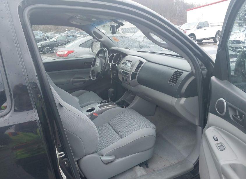 Photo 5 of 2011 Toyota Tacoma DOUBLE CAB (VIN 3TMLU4EN0BM080994)