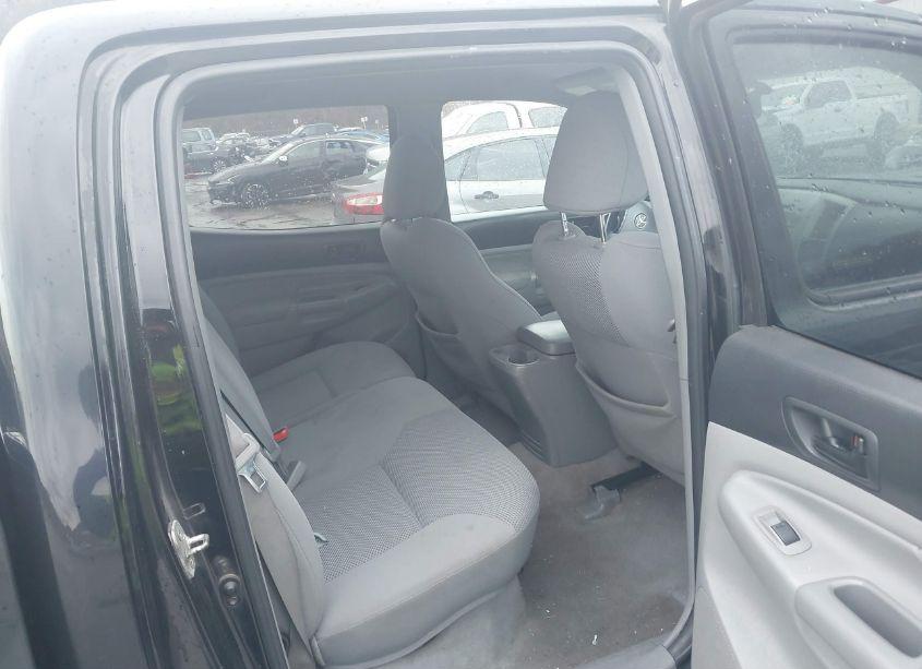 Photo 8 of 2011 Toyota Tacoma DOUBLE CAB (VIN 3TMLU4EN0BM080994)