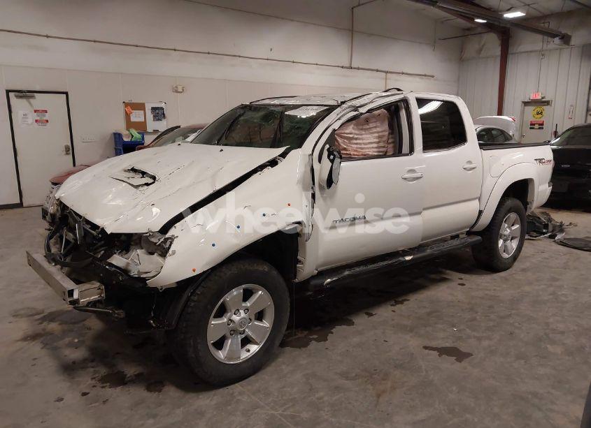 Photo 2 of 2014 Toyota Tacoma DOUBLE CAB (VIN 3TMLU4EN0EM140289)