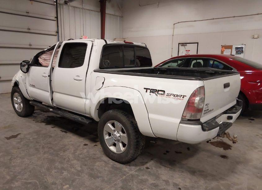 Photo 3 of 2014 Toyota Tacoma DOUBLE CAB (VIN 3TMLU4EN0EM140289)