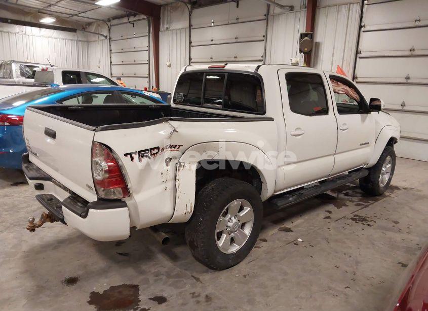 Photo 4 of 2014 Toyota Tacoma DOUBLE CAB (VIN 3TMLU4EN0EM140289)