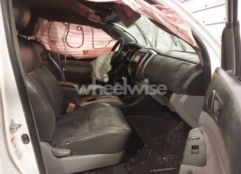 Photo 5 of 2014 Toyota Tacoma DOUBLE CAB (VIN 3TMLU4EN0EM140289)