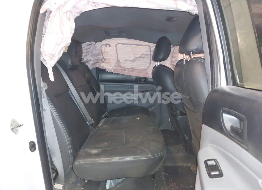 Photo 8 of 2014 Toyota Tacoma DOUBLE CAB (VIN 3TMLU4EN0EM140289)