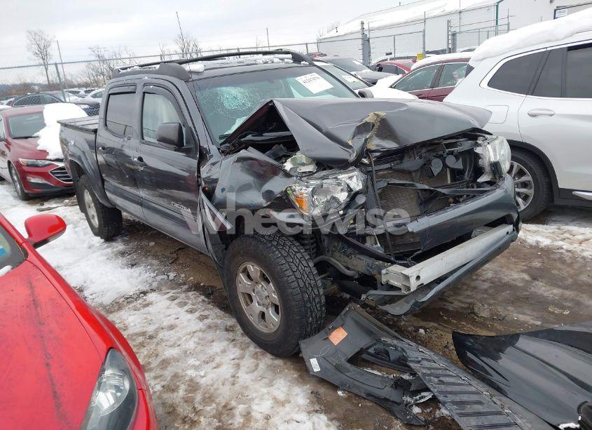 2015 Toyota Tacoma BASE V6 (VIN 3TMLU4EN0FM184813) main photo