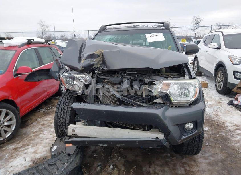 Photo 13 of 2015 Toyota Tacoma BASE V6 (VIN 3TMLU4EN0FM184813)