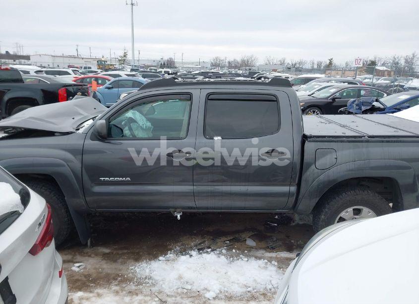 Photo 15 of 2015 Toyota Tacoma BASE V6 (VIN 3TMLU4EN0FM184813)