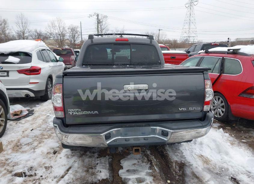 Photo 17 of 2015 Toyota Tacoma BASE V6 (VIN 3TMLU4EN0FM184813)