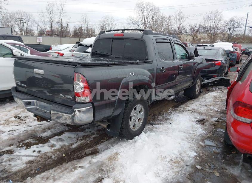Photo 4 of 2015 Toyota Tacoma BASE V6 (VIN 3TMLU4EN0FM184813)