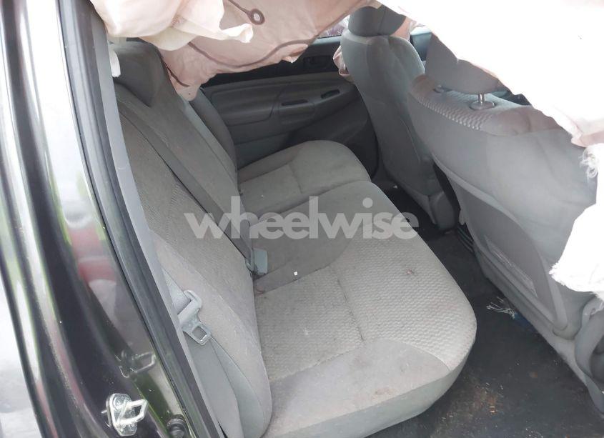 Photo 8 of 2015 Toyota Tacoma BASE V6 (VIN 3TMLU4EN0FM184813)