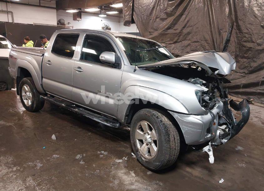 2015 Toyota Tacoma DOUBLE CAB/TRD PRO (VIN 3TMLU4EN0FM194578) main photo