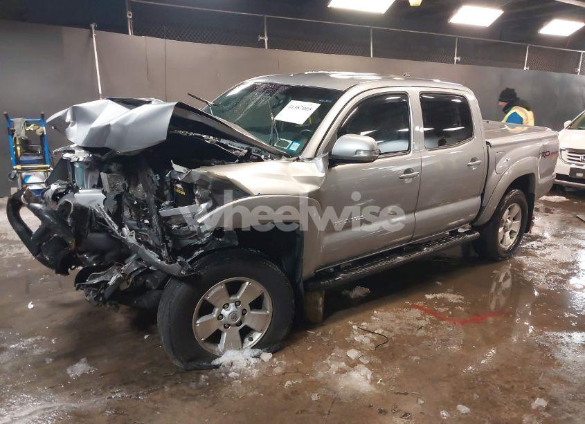 Photo 2 of 2015 Toyota Tacoma DOUBLE CAB/TRD PRO (VIN 3TMLU4EN0FM194578)