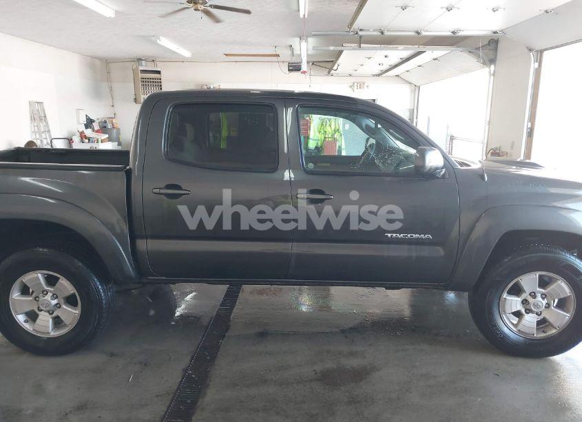 Photo 13 of 2011 Toyota Tacoma DOUBLE CAB (VIN 3TMLU4EN1BM067073)