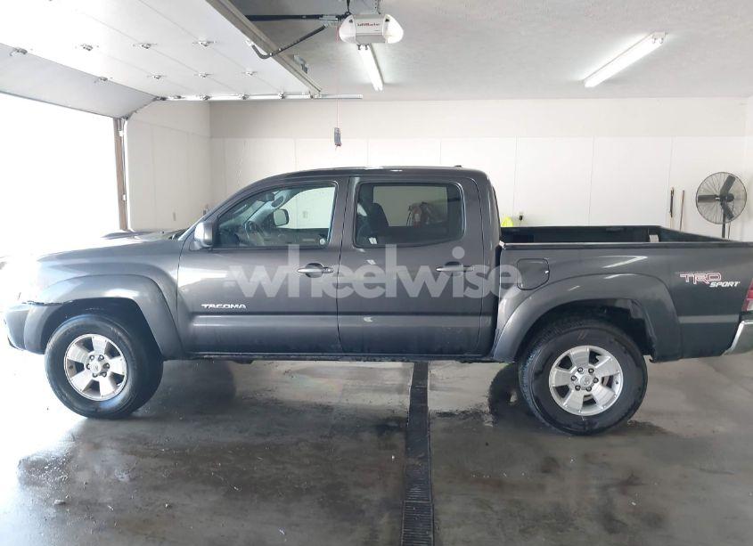 Photo 14 of 2011 Toyota Tacoma DOUBLE CAB (VIN 3TMLU4EN1BM067073)
