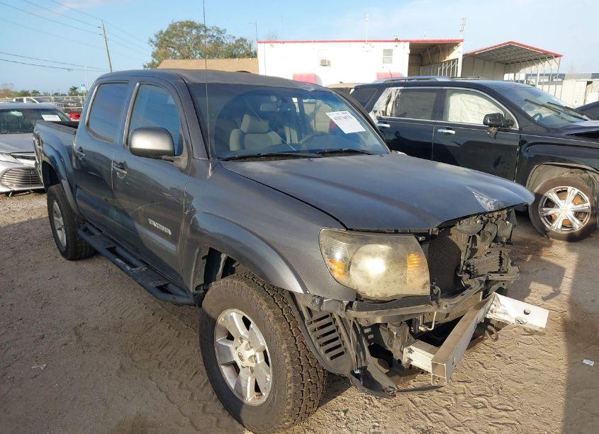 2011 Toyota Tacoma DOUBLE CAB (VIN 3TMLU4EN1BM070345) main photo