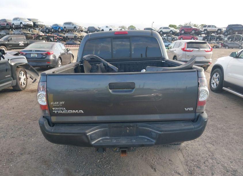 Photo 16 of 2011 Toyota Tacoma DOUBLE CAB (VIN 3TMLU4EN1BM070345)