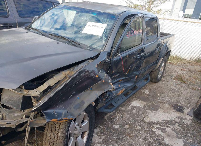 Photo 17 of 2011 Toyota Tacoma DOUBLE CAB (VIN 3TMLU4EN1BM070345)