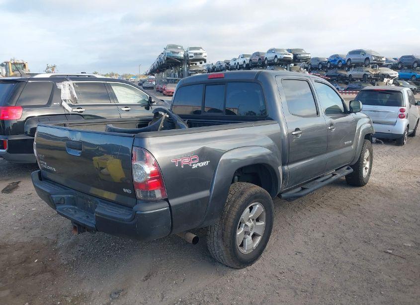Photo 4 of 2011 Toyota Tacoma DOUBLE CAB (VIN 3TMLU4EN1BM070345)