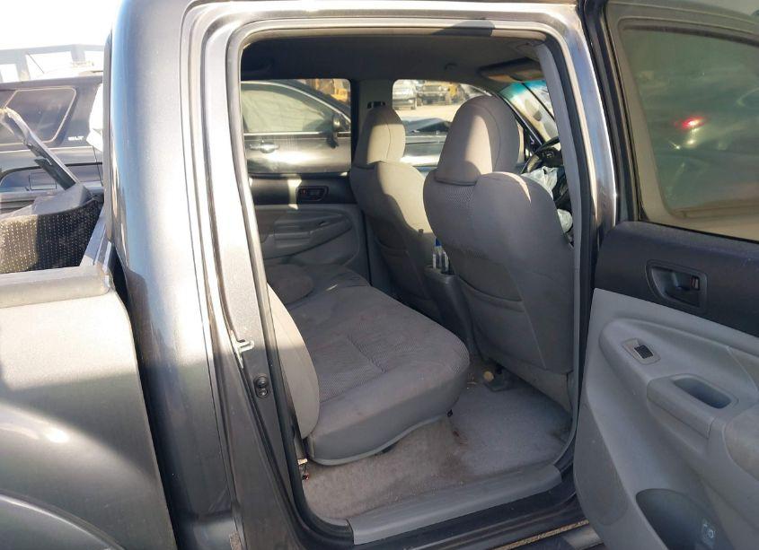 Photo 8 of 2011 Toyota Tacoma DOUBLE CAB (VIN 3TMLU4EN1BM070345)