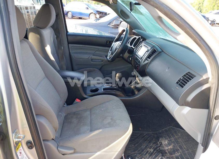 Photo 5 of 2014 Toyota Tacoma BASE V6 (VIN 3TMLU4EN1EM135084)