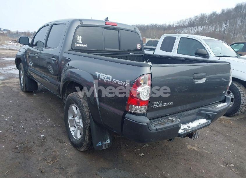 Photo 3 of 2014 Toyota Tacoma DOUBLE CAB (VIN 3TMLU4EN1EM148353)
