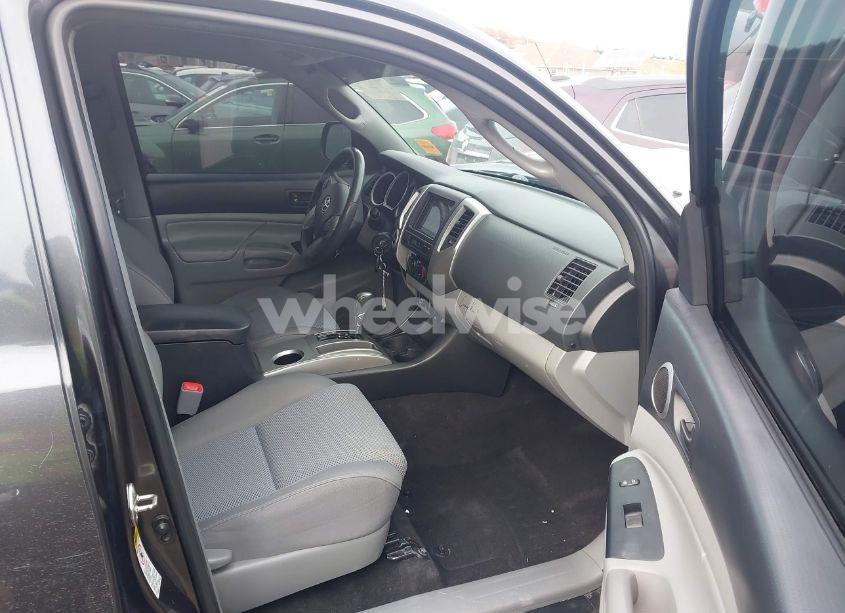 Photo 5 of 2014 Toyota Tacoma DOUBLE CAB (VIN 3TMLU4EN1EM148353)