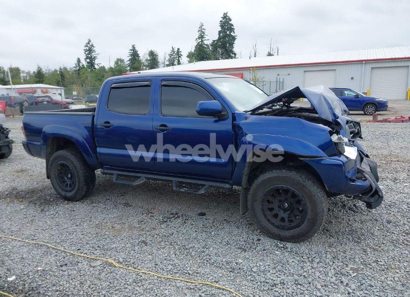 Photo 13 of 2015 Toyota Tacoma BASE V6 (VIN 3TMLU4EN1FM186747)