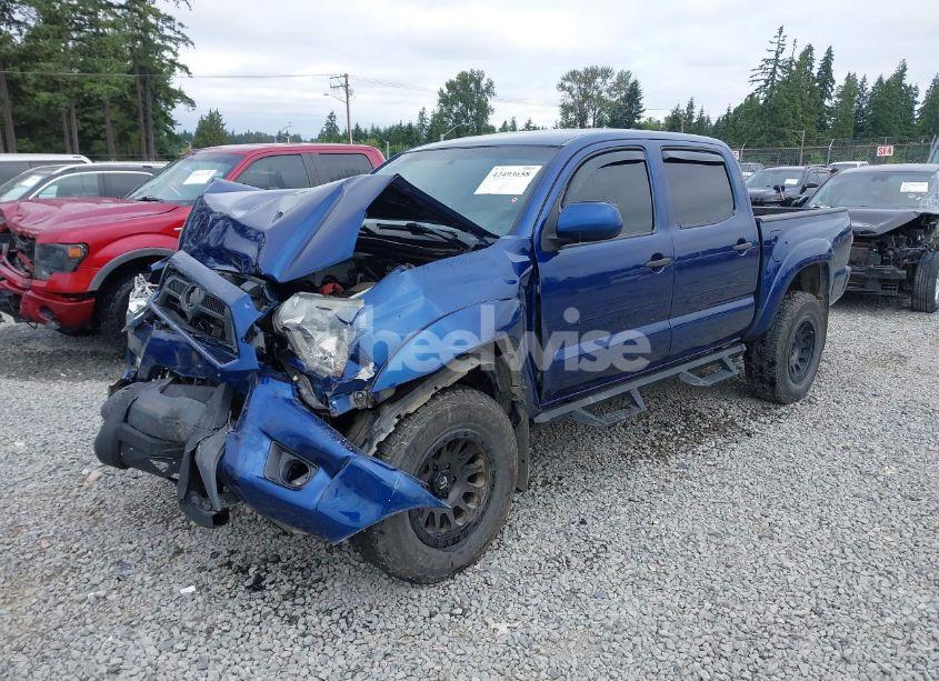 Photo 2 of 2015 Toyota Tacoma BASE V6 (VIN 3TMLU4EN1FM186747)