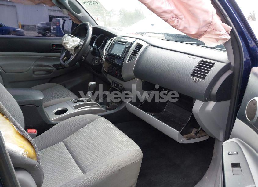 Photo 5 of 2015 Toyota Tacoma BASE V6 (VIN 3TMLU4EN1FM186747)
