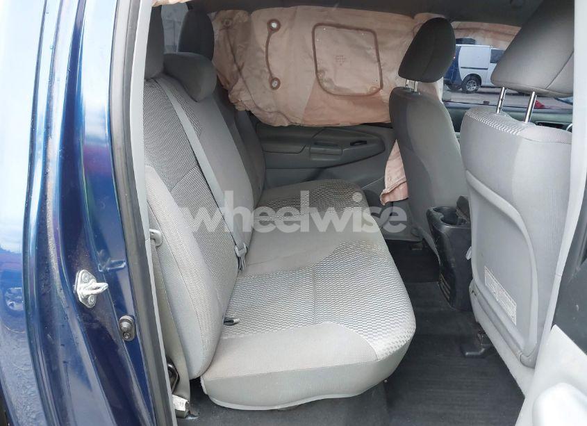 Photo 8 of 2015 Toyota Tacoma BASE V6 (VIN 3TMLU4EN1FM186747)