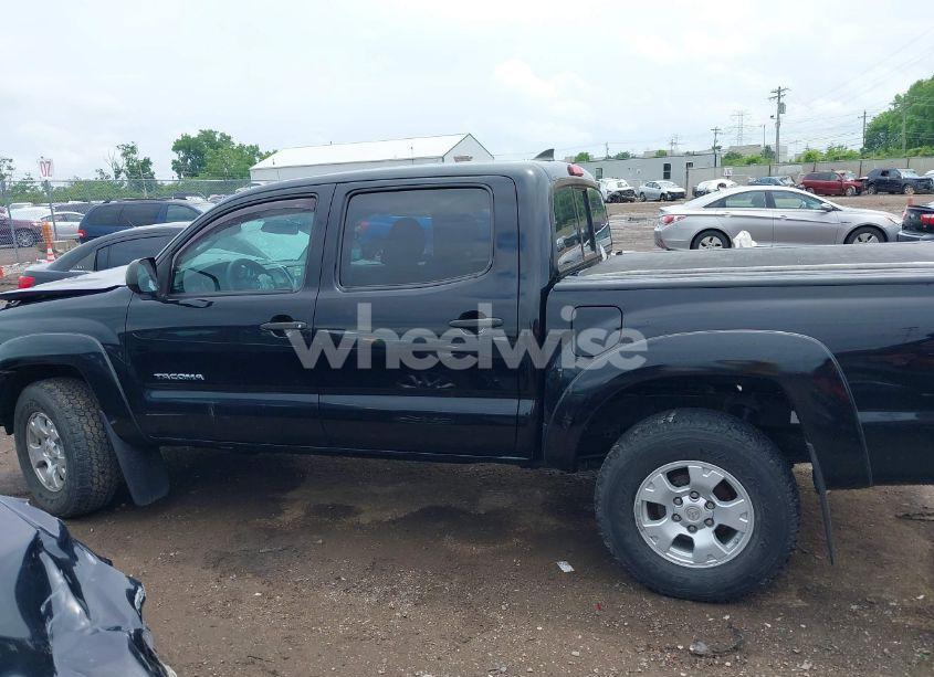 Photo 14 of 2015 Toyota Tacoma BASE V6 (VIN 3TMLU4EN1FM203143)