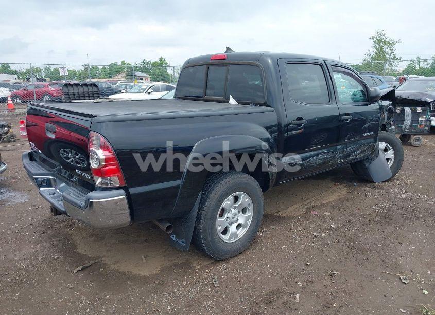 Photo 4 of 2015 Toyota Tacoma BASE V6 (VIN 3TMLU4EN1FM203143)