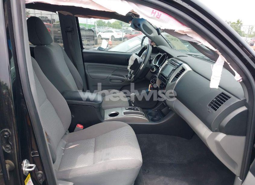Photo 5 of 2015 Toyota Tacoma BASE V6 (VIN 3TMLU4EN1FM203143)