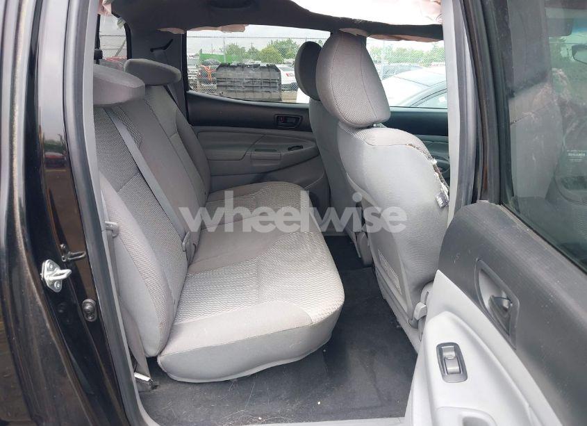 Photo 8 of 2015 Toyota Tacoma BASE V6 (VIN 3TMLU4EN1FM203143)