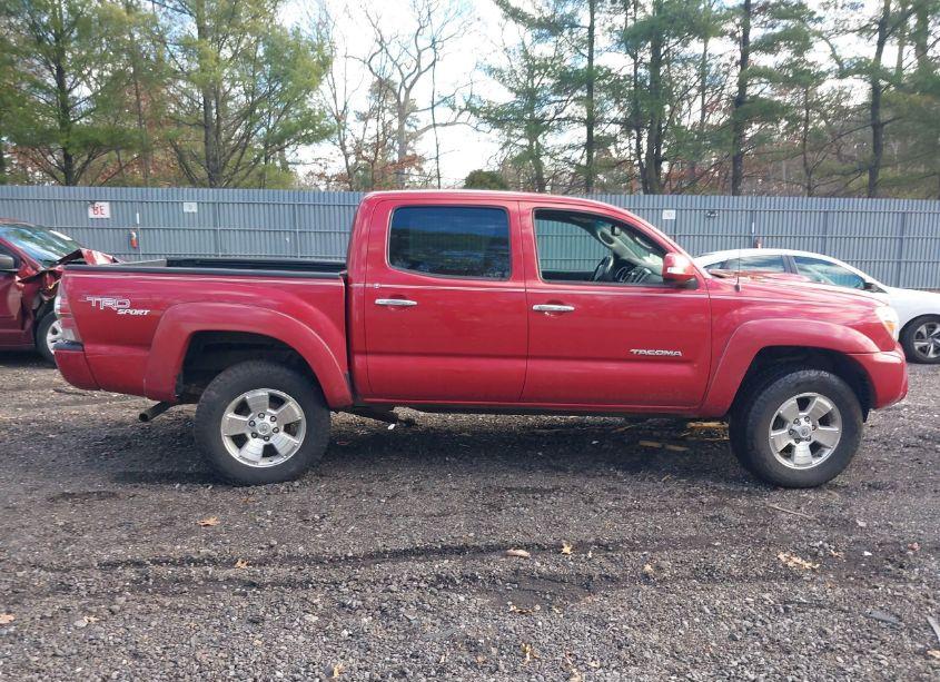 Photo 13 of 2013 Toyota Tacoma DOUBLE CAB (VIN 3TMLU4EN2DM107812)
