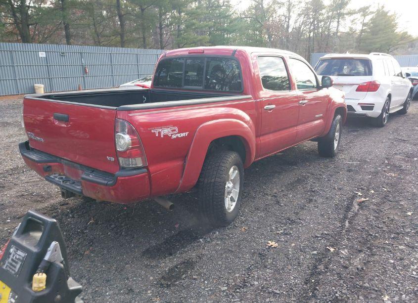 Photo 4 of 2013 Toyota Tacoma DOUBLE CAB (VIN 3TMLU4EN2DM107812)