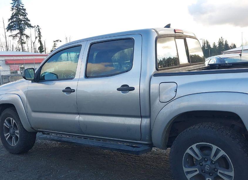 Photo 14 of 2013 Toyota Tacoma DOUBLE CAB (VIN 3TMLU4EN2DM111116)