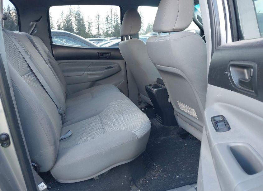 Photo 8 of 2013 Toyota Tacoma DOUBLE CAB (VIN 3TMLU4EN2DM111116)
